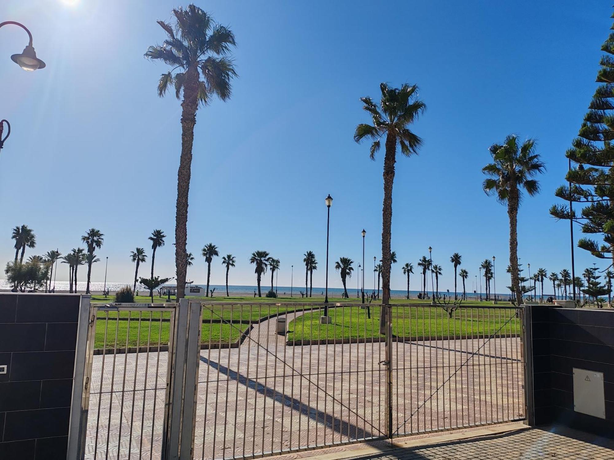 Sybarix Beach: 1ª Linea De Playa Apartment